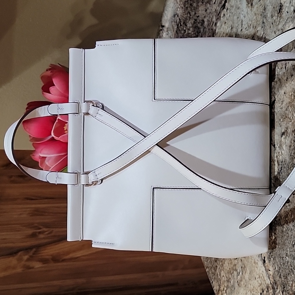 Tory Burch Euc Elegant White Backpack Handbag - image 4